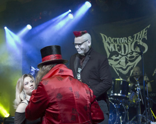 Dr_&_The_Medics_09