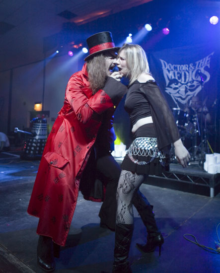 Dr_&_The_Medics_06